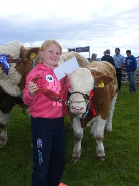 Simmental Young Handlers Winner - Niamh O\'Riordan leading \'Seaview Duke\'
