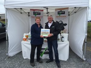Ann Corcoran Western Simmental Club Secretary presented with Sponsorship from Martin Regan of Iomlan Animal Science for the Western Simmental Club
Championship Finals to be held at Ballinrobe Show